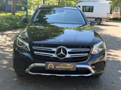 Używany Mercedes GLC250 204 KM (150 kW) 2019 Czarny Sedan/Limuzyna