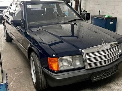 Usata Mercedes 190 132 CV (97 kW) 1987 Blu Berlina