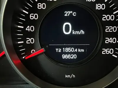 Gebraucht Volvo V40 Momentum 122 PS (89 kW) 2017 Schwarz Limousine