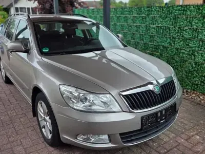 Gebraucht Skoda Octavia Ambiente 122 PS (89 kW) 2011 Beige Limousine