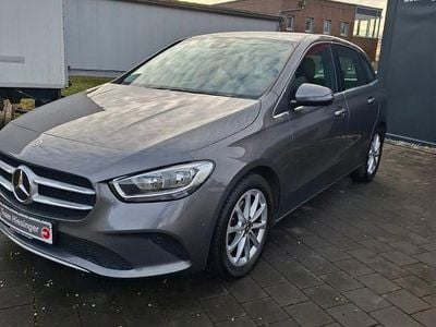 Grau Gebraucht 2019 Mercedes B180 Style Van / Kleinbus | 18.990 € (Guter Preis)