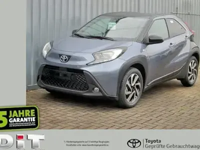 Neu Toyota Aygo X 72 PS (52 kW) 2025 Grau SUV