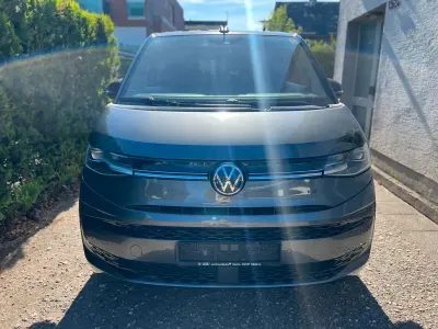 Gebraucht VW Multivan Edition 150 PS (110 kW) 2023 Grau Van / Kleinbus
