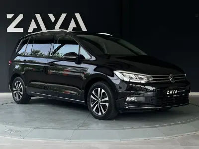 Gebraucht VW Touran United 150 PS (110 kW) 2021 Deep black perleffekt Van / Kleinbus
