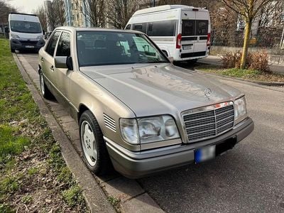 Gebraucht Mercedes E250 113 PS (83 kW) 1994 Grau Limousine