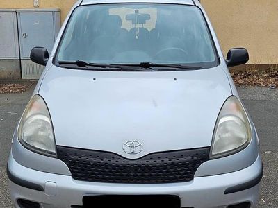 Gebraucht Toyota Yaris 86 PS (63 kW) 2002 Silber Kleinwagen