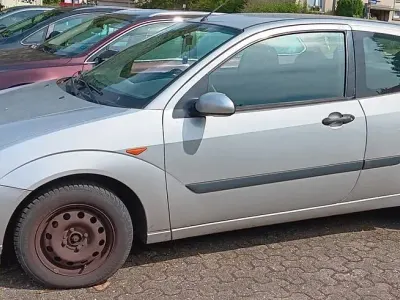 Gebraucht Ford Focus Ghia 101 PS (74 kW) 2005 Silber Limousine