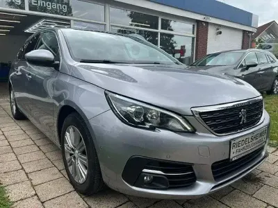 Gebraucht Peugeot 308 SW Allure 131 PS (96 kW) 2021 Gris artense Kombi