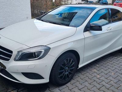 Second-hand Mercedes A180 122 CP (89 kW) 2015 Alb Berlinǎ