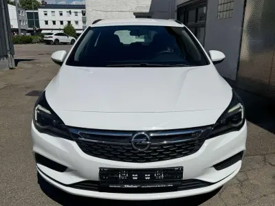 Gebraucht Opel Astra Edition 110 PS (80 kW) 2019 Schneeweiss/summitwhite/arctic Kombi