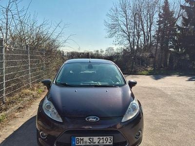 Gebraucht Ford Fiesta Titanium 82 PS (60 kW) 2010 Rot Kleinwagen