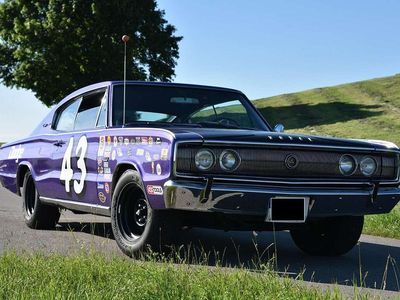 Gebraucht Dodge Charger 325 PS (239 kW) 1966 Violett Limousine