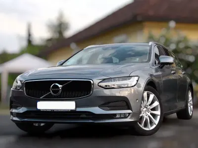 Gebraucht Volvo V90 Momentum 190 PS (139 kW) 2017 Grau Kombi