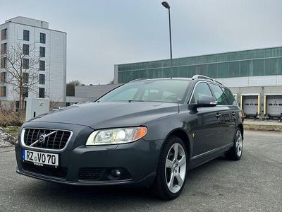 Grau Gebraucht 2007 Volvo V70 Summum Kombi | 10.000 €