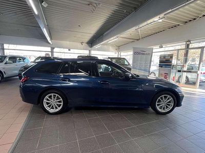 Blau Gebraucht 2022 BMW 320 Kombi | 25.999 € (Guter Preis)