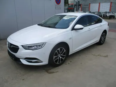 Gebraucht Opel Insignia Edition 136 PS (100 kW) 2018 Schneeweiss/summitwhite/arctic Limousine