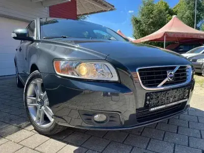 Gebraucht Volvo V50 Momentum 136 PS (100 kW) 2010 Grau Kombi