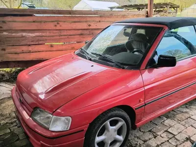 Gebraucht Ford Escort Cabriolet 105 PS (77 kW) 1991 Rot Cabrio
