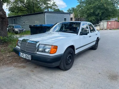 Gebraucht Mercedes E230 140 PS (102 kW) 1987 Weiß Limousine