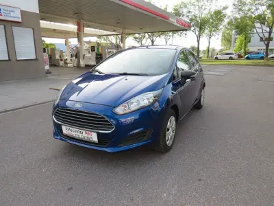 Gebraucht Ford Fiesta Ambiente 60 PS (44 kW) 2015 Blau Kleinwagen