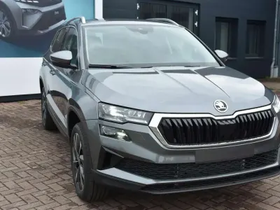 Neu Skoda Karoq Tour 150 PS (110 kW) 2026 Graphitegrau metallic SUV