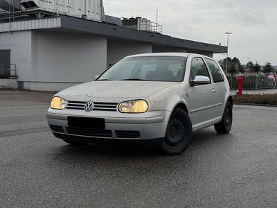 Silber Gebraucht 1999 VW Golf IV Kleinwagen | 1.500 € (Fairer Preis)