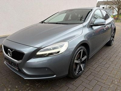 Gebraucht Volvo V40 Momentum 152 PS (111 kW) 2016 Grau Limousine
