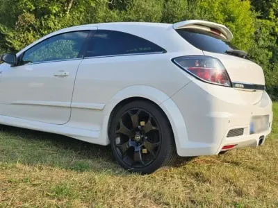 Usata Opel Astra GTC OPC 241 CV (177 kW) 2009 Bianco Berlina