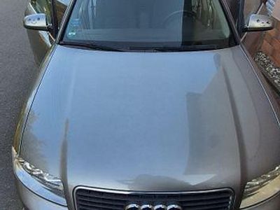 Grau Gebraucht 2004 Audi A4 Kombi | 3.500 € (Teuer)