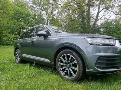 Grau Gebraucht 2015 Audi Q7 S-Line SUV | 29.999 €