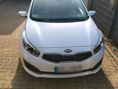 Gebraucht Kia Ceed Spirit 136 PS (100 kW) 2017 Weiß Kleinwagen