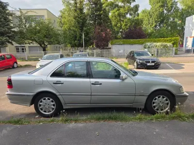 Second-hand Mercedes C220 Elegance 125 CP (91 kW) 1999 Argintiu Berlinǎ