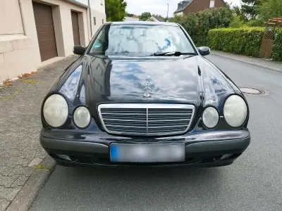 Gebraucht Mercedes E200 163 PS (119 kW) 2001 Schwarz Limousine
