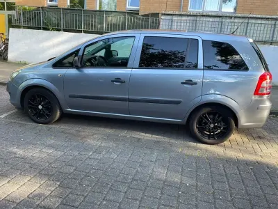 Gebraucht Opel Zafira Selection 116 PS (85 kW) 2010 Silber Van / Kleinbus
