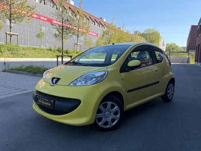 Second-hand Peugeot 107 Filou 68 CP (50 kW) 2006 Galben Hatchback