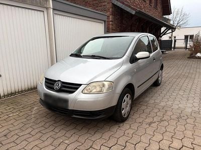 Begagnad VW Fox Basis 54 HK (39 kW) 2007 Silver Halvkombi