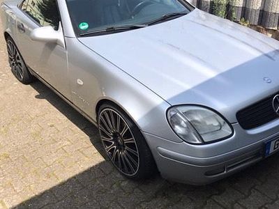 Silber Gebraucht 2000 Mercedes SLK200 Cabrio | 8.500 €