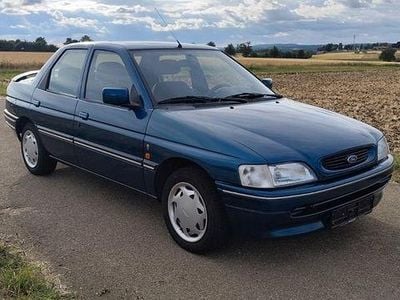 Grün Gebraucht 1993 Ford Escort Ghia Limousine | 3.999 €