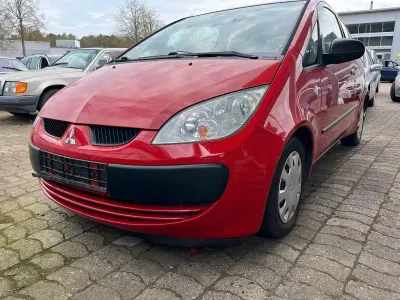 Begagnad Mitsubishi Colt Inform 75 HK (55 kW) 2006 Röd Sedan