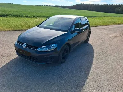 Gebraucht VW Golf VII Trendline 110 PS (80 kW) 2016 Schwarz Limousine