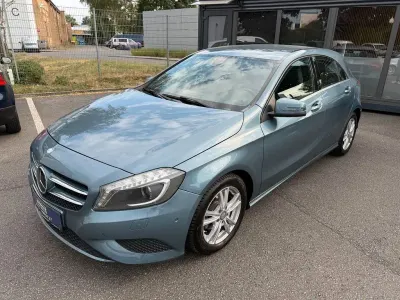 Gebraucht Mercedes A180 109 PS (80 kW) 2014 Blau Kleinwagen