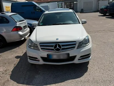 Gebraucht Mercedes C180 156 PS (114 kW) 2011 Weiß Limousine