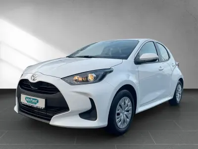 Gebraucht Toyota Yaris Hybrid Business Edition 116 PS (85 kW) 2024 Weiß Limousine