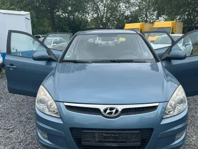 Gebraucht Hyundai i30 Classic 90 PS (66 kW) 2009 Blau Limousine