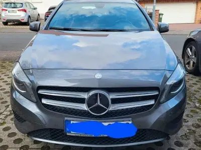 Gebraucht Mercedes A180 Style 122 PS (89 kW) 2014 Grau Limousine