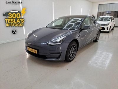 Grau Gebraucht 2020 Tesla Model 3 Standard Range Limousine | 18.900 € (Guter Preis)