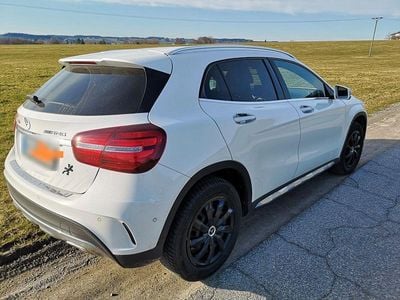 Gebraucht Mercedes GLA200 AMG line 156 PS (114 kW) 2019 Weiß SUV
