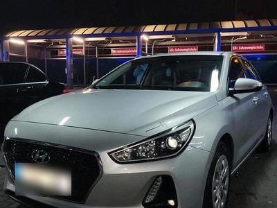 Gebraucht Hyundai i30 99 PS (72 kW) 2017 Silber Limousine