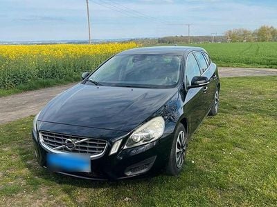Gebraucht Volvo V60 Momentum 136 PS (100 kW) 2013 Schwarz Kombi
