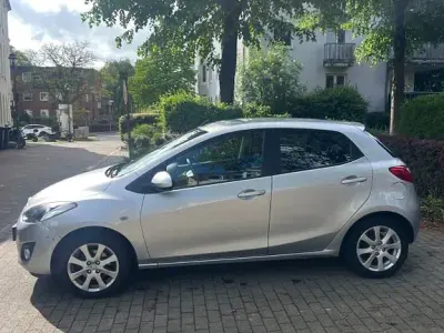 Gebraucht Mazda 2 Center-Line 84 PS (61 kW) 2011 Silber Kleinwagen